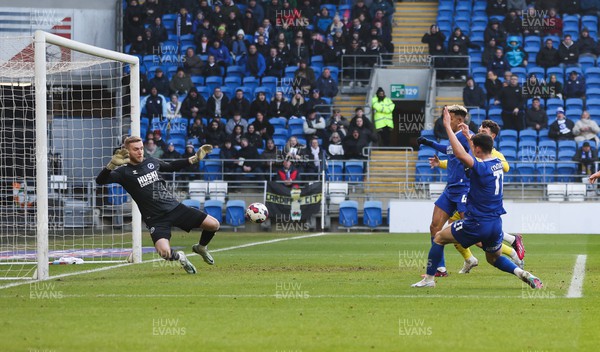 210123 - Cardiff City v Millwall, EFL Sky Bet Championship - Callum O'Dowda of Cardiff City sees his shot saved by Millwall goalkeeper George Long