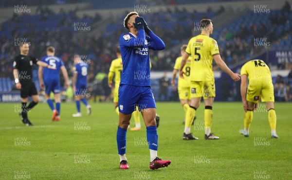 210123 - Cardiff City v Millwall, EFL Sky Bet Championship - Callum Robinson of Cardiff City reacts after missing an opportunity to score