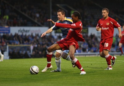 26.08.08...Cardiff City v MK Dons, Carling Cup Round 2 -  Cardiff's Ross McCormack challenges M K Dons Shaun Cummings 