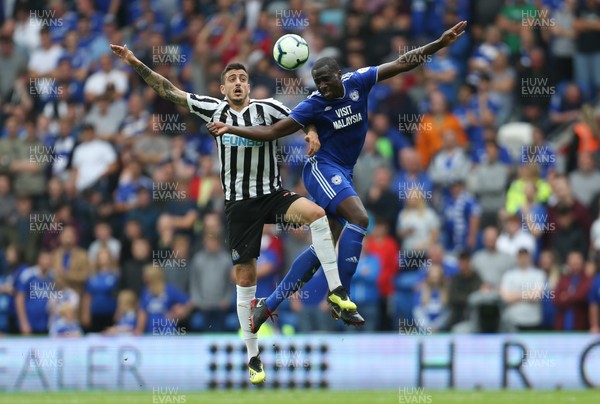 180818 - Cardiff City v Newcastle United, Premier League - Sol Bamba of Cardiff City and Joselu of Newcastle United compete to win the ball
