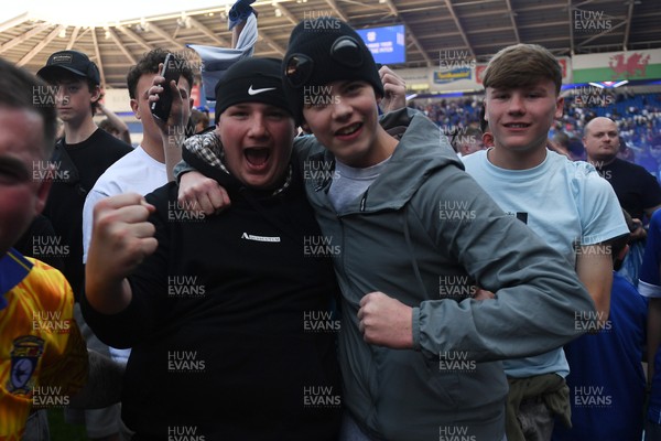 250426 - Cardiff City v Northampton Town - Sky Bet League 1 - Fans run onto the pitch at full time in celebration 