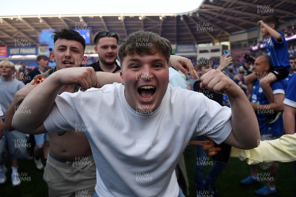 250426 - Cardiff City v Northampton Town - Sky Bet League 1 - Fans run onto the pitch at full time in celebration 