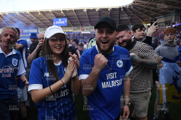 250426 - Cardiff City v Northampton Town - Sky Bet League 1 - Fans run onto the pitch at full time in celebration 
