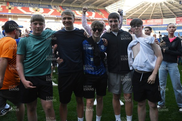 250426 - Cardiff City v Northampton Town - Sky Bet League 1 - Fans run onto the pitch at full time in celebration 