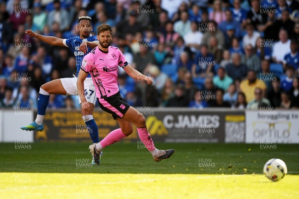 250426 - Cardiff City v Northampton Town - Sky Bet League 1 - Callum Robinson of Cardiff City goes close with a shot
