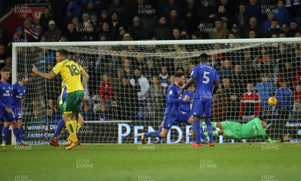 011217 - Cardiff City v Norwich City, Sky Bet Championship - Marco Stiepermann of Norwich City shoots to score goal