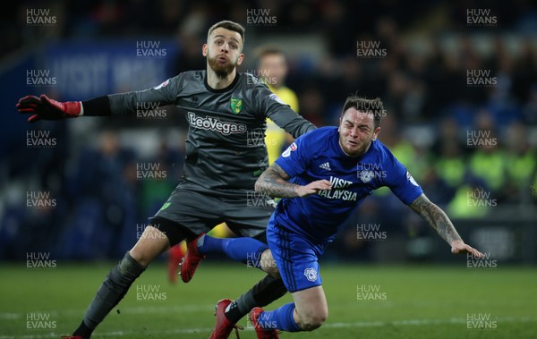 011217 - Cardiff City v Norwich City, Sky Bet Championship - Lee Tomlin of Cardiff City is brought down by Norwich City goalkeeper Angus Gunn for Cardiff's second penalty of the match