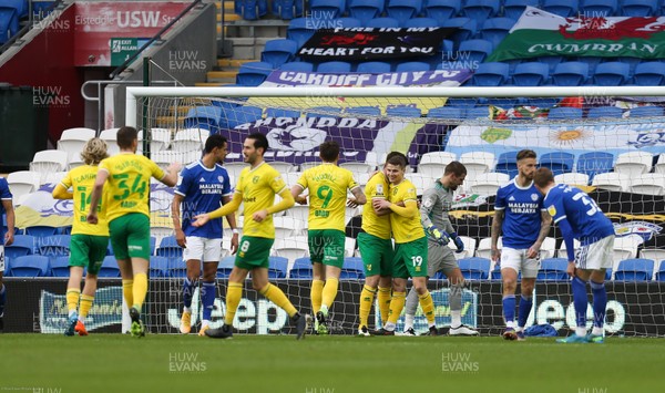 160121 - Cardiff City v Norwich City, Sky Bet Championship - Norwich celebrate after Grant Hanley of Norwich City dives in to score the opening goal