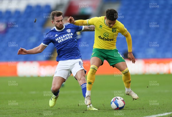 160121 - Cardiff City v Norwich City, Sky Bet Championship - Max Aarons of Norwich City and Joe Ralls of Cardiff City compete for the ball