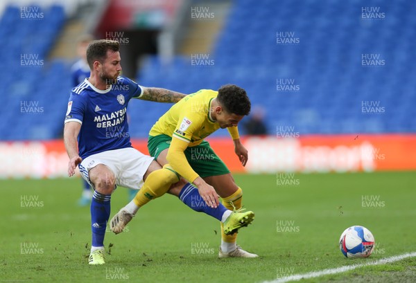 160121 - Cardiff City v Norwich City, Sky Bet Championship - Max Aarons of Norwich City and Joe Ralls of Cardiff City compete for the ball