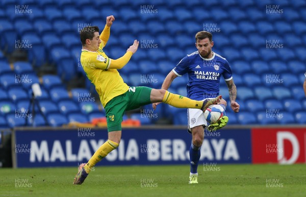160121 - Cardiff City v Norwich City, Sky Bet Championship - Joe Ralls of Cardiff City is challenged by Kenny McLean of Norwich City