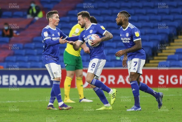 160121 - Cardiff City v Norwich City, Sky Bet Championship - Joe Ralls of Cardiff City, centre, is congratulated by Harry Wilson of Cardiff City after scoring goal