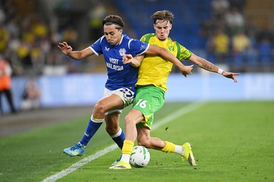 250826 - Cardiff City v Norwich City - Carabao Cup Second Round - Joel Colwill of Cardiff City is challenged by Jacob Wright of Norwich