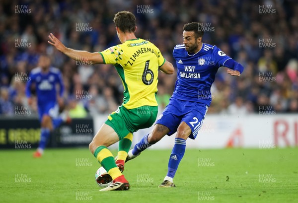 280818 - Cardiff City v Norwich City, Carabao Cup - Victor Camarasa of Cardiff City takes on Christoph Zimmermann of Norwich City