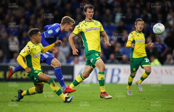280818 - Cardiff City v Norwich City, Carabao Cup - Danny Ward of Cardiff City looks to head at goal