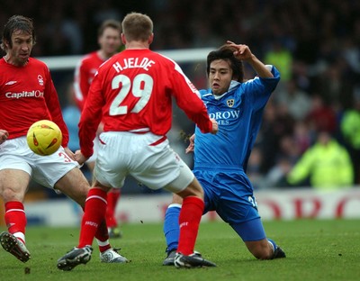 030105 - Cardiff City v Nottingham Forest - Cardiff's Junichi Inamoto takes on Jon Hjelde