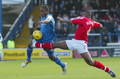 030105 - Cardiff City v Nottingham Forest - Cardiff's Cameron Jerome is challenged by Wes Morgan