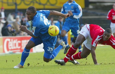 030105 - Cardiff City v Nottingham Forest - Cardiff's Cameron Jerome is challenged by Wes Morgan