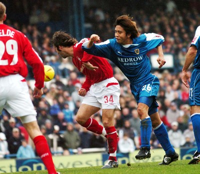 030105 - Cardiff City v Nottingham Forest - Cardiff's Junichi Inamoto hassles Shaun Derry