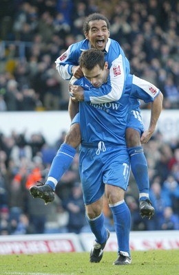 030105 - Cardiff City v Nottingham Forest - Cardiff's Peter Thorne and Richard Langley celebrate after Thorne scores from the penalty spot