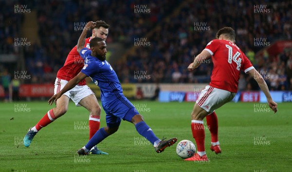 210418 - Cardiff City v Nottingham Forest - SkyBet Championship - Junior Hoilett of Cardiff City is tackled by Matty Cash of Nottingham Forest