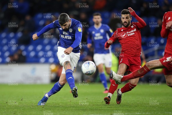 250220 - Cardiff City v Nottingham Forest - SkyBet Championship - Callum Paterson of Cardiff City shot at goal goes wide