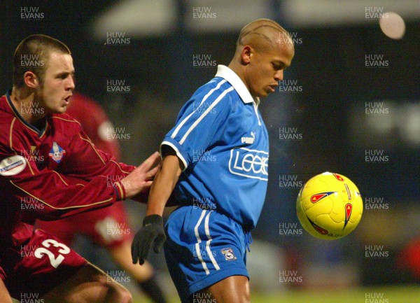 310103 - Cardiff City v Oldham Athletic - Division Two - Cardiff's Robert Earnshaw is put under pressure by Will Haining