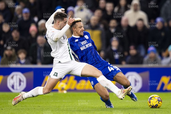 261223 - Cardiff City v Plymouth Argyle - Sky Bet Championship - Callum Robinson of Cardiff City in action