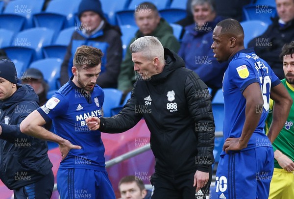 120322 Cardiff City v Preston North End, Sky Bet Championship - Cardiff City manager Steve Morison issues instructions to Joe Ralls of Cardiff City and Uche Ikpeazu of Cardiff City during a break in play