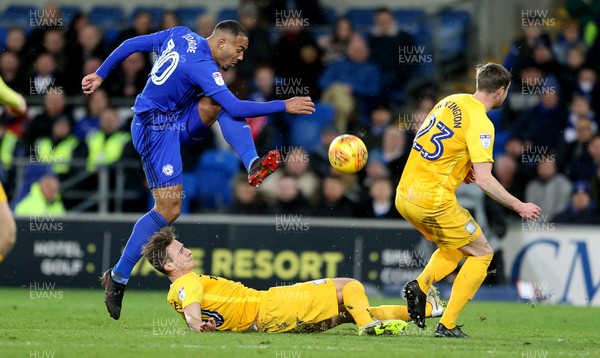 291217 - Cardiff City v Preston North End - SkyBet Championship - Kenneth Zohore of Cardiff City takes a shot at goal