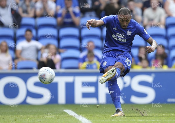 260817 - Cardiff City v Queens Park Rangers, Sky Bet Championship - Kenneth Zohore of Cardiff City fires a shot at goal