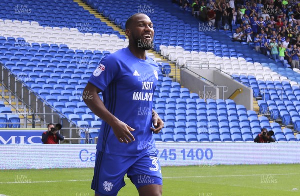 260817 - Cardiff City v Queens Park Rangers, Sky Bet Championship - Junior Hoilett of Cardiff City celebrates after scoring City's first goal