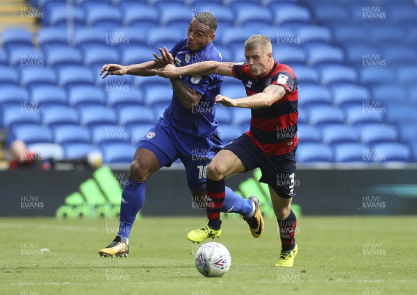 260817 - Cardiff City v Queens Park Rangers, Sky Bet Championship - Kenneth Zohore of Cardiff City and Jake Bidwell of Queens Park Rangers compete for the ball