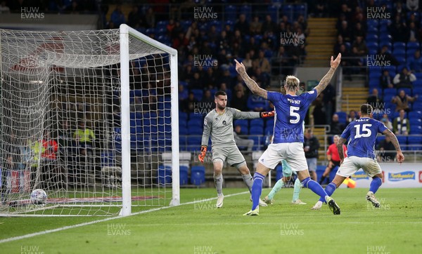 021019 - Cardiff City v Queens Park Rangers - SkyBet Championship - Marlon Pack of Cardiff City scores a goal