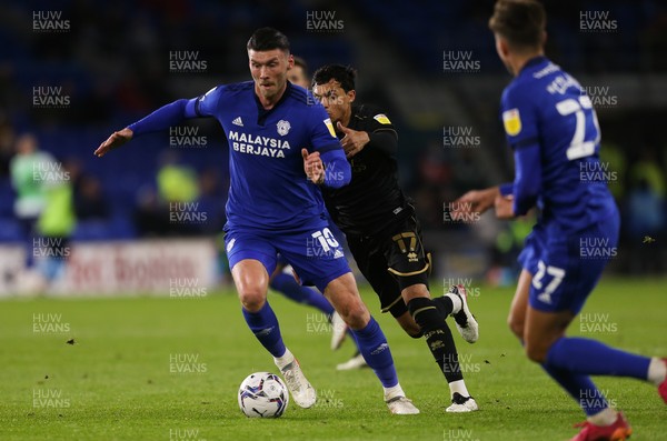 031121 - Cardiff City v Queens Park Rangers, Sky Bet Championship - Kieffer Moore of Cardiff City charges forward
