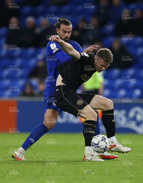 031121 - Cardiff City v Queens Park Rangers, Sky Bet Championship - Marlon Pack of Cardiff City and Rob Dickie of Queens Park Rangers compete for the ball
