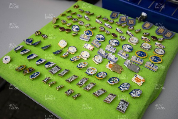 120823 - Cardiff City v Queens Park Rangers - Sky Bet Championship - Cardiff City pin badges ahead of the match
