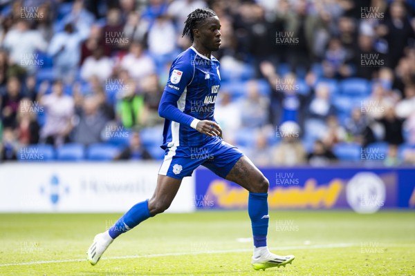 120823 - Cardiff City v Queens Park Rangers - Sky Bet Championship - Iké Ugbo of Cardiff City scores his sides first goal 