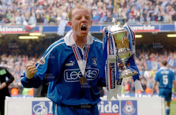 250503 - Cardiff City v Queens Park Rangers - Division Two Play-Off Final - Cardiff's Andy Campell