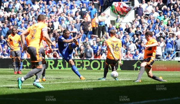 060518 - Cardiff City v Reading FC - SkyBet Championship - Kenneth Zohore of Cardiff City takes a shot at goal