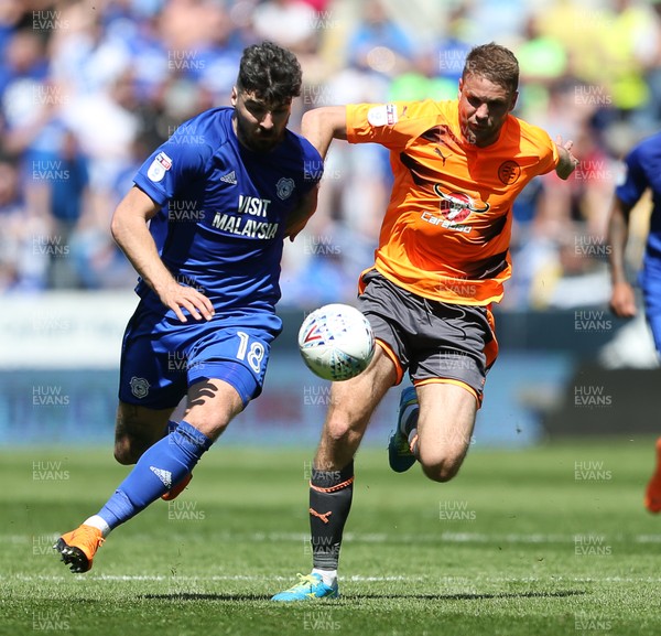 060518 - Cardiff City v Reading FC - SkyBet Championship - Callum Paterson of Cardiff City is tackled by Joey van den Berg of Reading