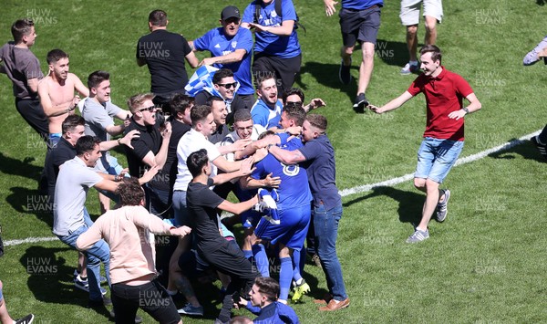 060518 - Cardiff City v Reading FC - SkyBet Championship - Joe Ralls of Cardiff City celebrates with fans at full time
