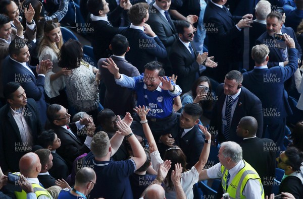 060518 - Cardiff City v Reading FC - SkyBet Championship - Vincent Tan celebrates at full time