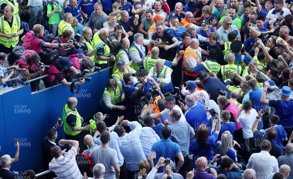 060518 - Cardiff City v Reading FC - SkyBet Championship - Sean Morrison of Cardiff City celebrates with fans at full time