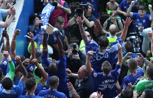 060518 - Cardiff City v Reading FC - SkyBet Championship - Souleymane Bamba of Cardiff City lifts the trophy