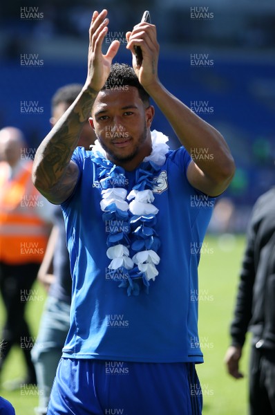060518 - Cardiff City v Reading FC - SkyBet Championship - Nathaniel Mendez-Laing of Cardiff City thanks the fans