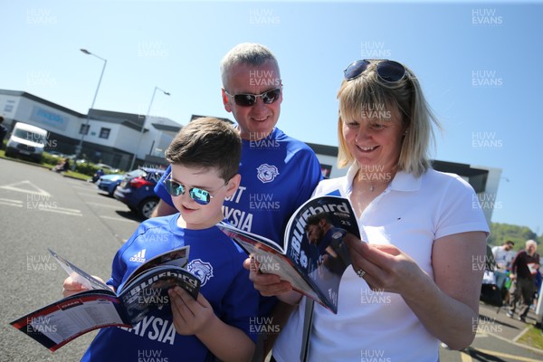 060518 - Cardiff City v Reading, Sky Bet Championship - Fans gather in the sunshine at Cardiff City Stadium ahead of the match