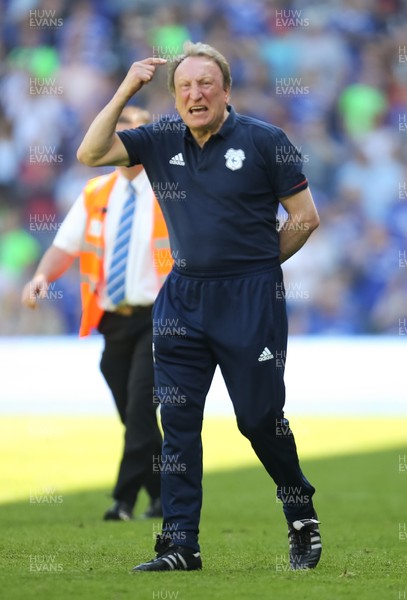 060518 - Cardiff City v Reading, Sky Bet Championship - Cardiff City manager Neil Warnock reacts to Cardiff fans who ran onto the pitch before the end of the match