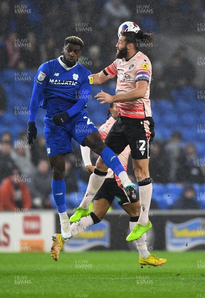 170223 - Cardiff City v Reading - EFL SkyBet Championship - Cedric Kipre of Cardiff City and Andy Carroll of Reading compete