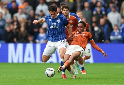 181025 - Cardiff City v Reading, EFL SkyBet League 1 - Yousef Salech of Cardiff City is tackled by Kelvin Abrefa of Reading